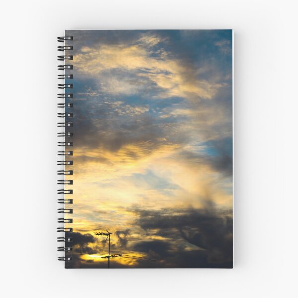 Artikelvorschau, Flauschige Wolken bei Sonnenuntergang - gelb / blau entworfen und verkauft von LeighsDesigns.