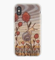 Schnecke in den Blumen iPhone-Hülle & Cover
