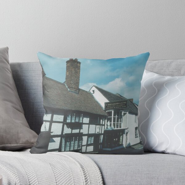 Artikelvorschau, Eine alte Seitenstraße Lichfield Town England 19840926 0043 entworfen und verkauft von Fred Mitchell.