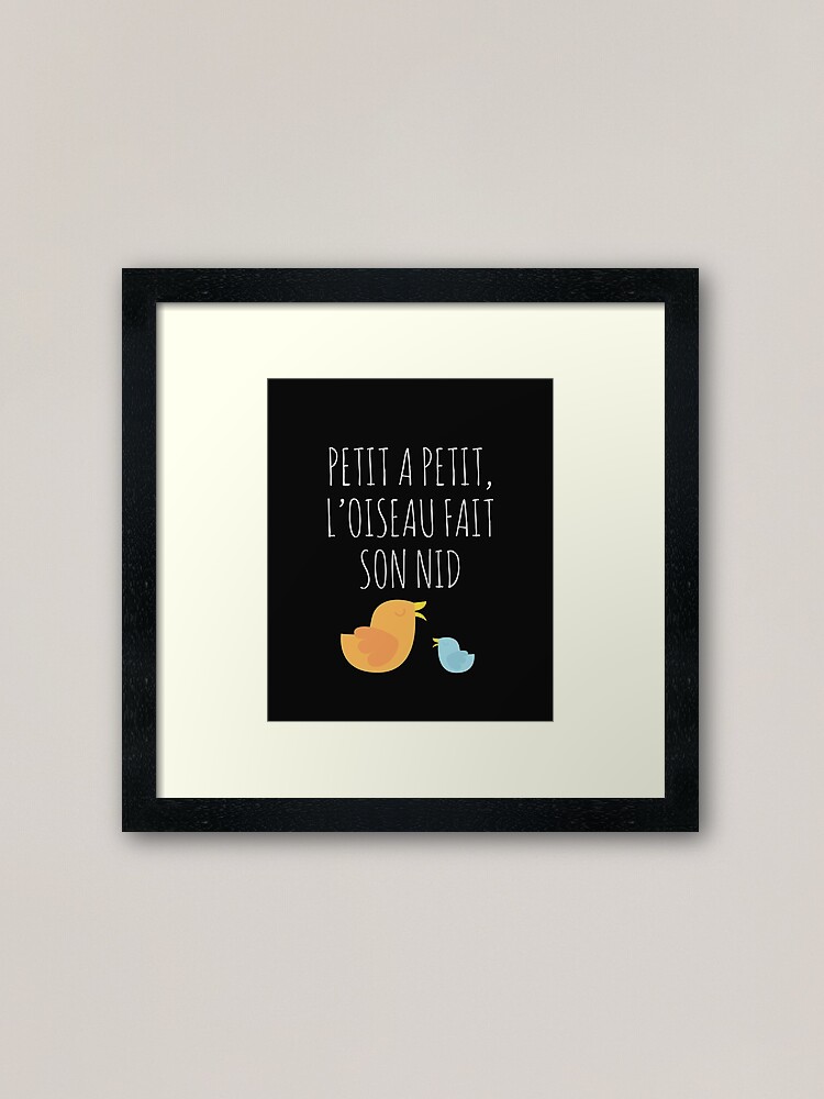 Thumbnail 2 von 7, Gerahmter Kunstdruck, Französisches Sprichwort Petit a Petit, Zitat L'oiseau Fait Son Nid designt und verkauft von h44k0n.