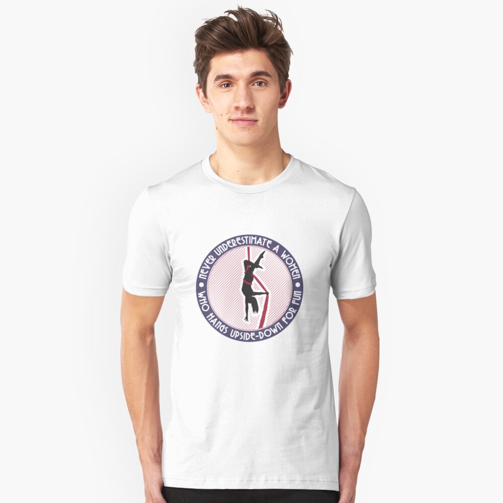 Unterschätzen Sie niemals eine Frau, die zum Spaß auf dem Kopf steht - Lufttanz-Geschenk Slim Fit T-Shirt