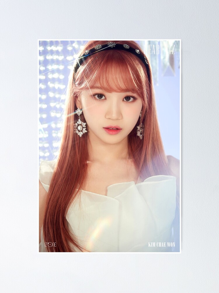 IZ*ONE (#아이즈원) - 2nd Mini Album [HEART*IZ] Kim Chaewon (김채원) OFFICIAL PHOTO  Sapphire ver. | Poster