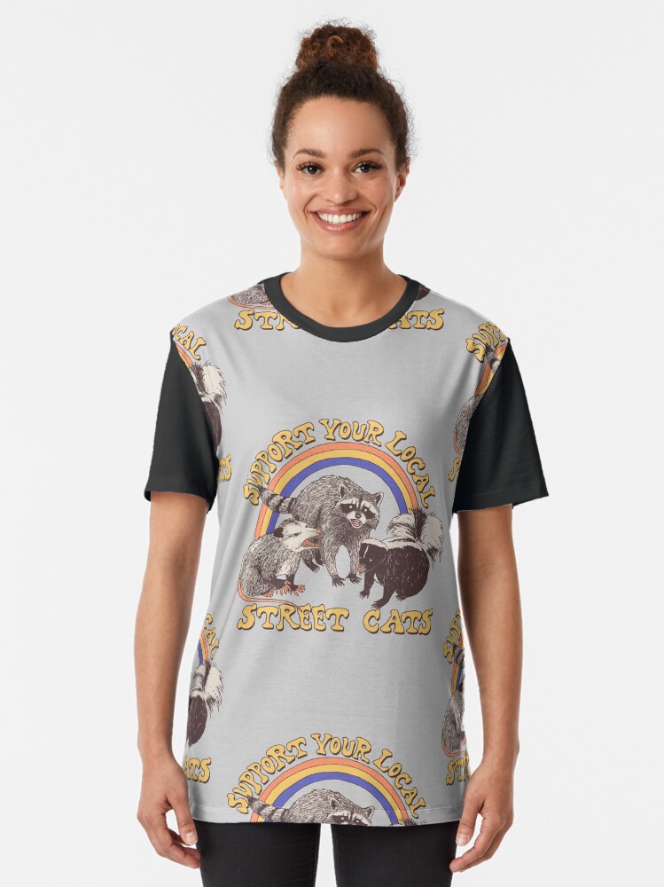 Aperçu 2 sur 5. T-shirt graphique avec l'œuvre Chats de rue créée et vendue par wytrab8.