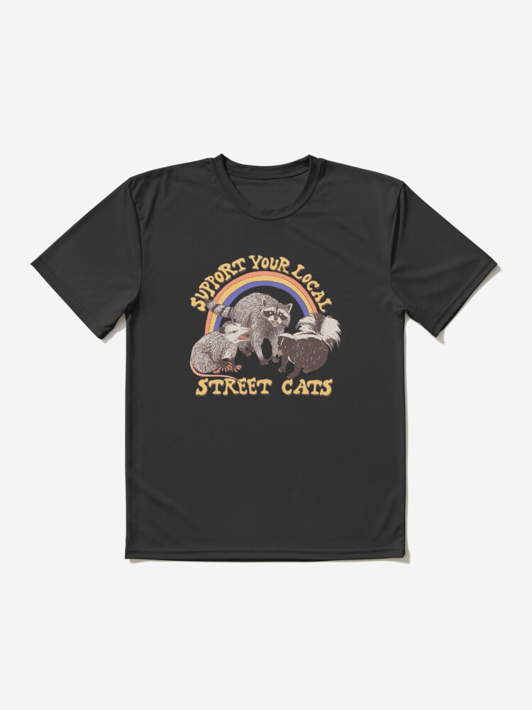 Aperçu 2 sur 7. T-shirt respirant avec l'œuvre Chats de rue créée et vendue par wytrab8.