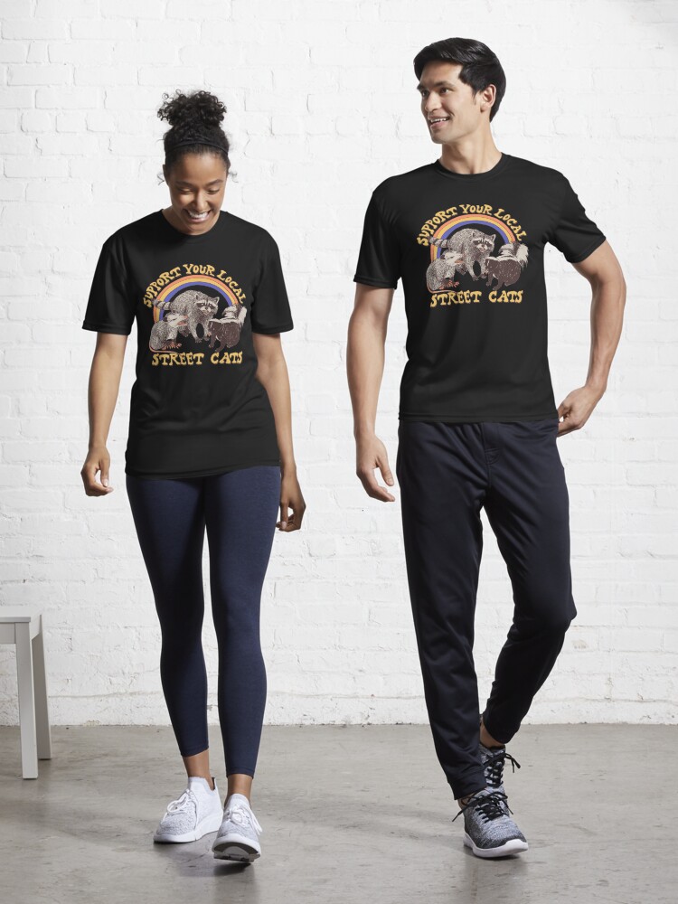 Aperçu 1 sur 7. T-shirt respirant avec l'œuvre Chats de rue créée et vendue par wytrab8.