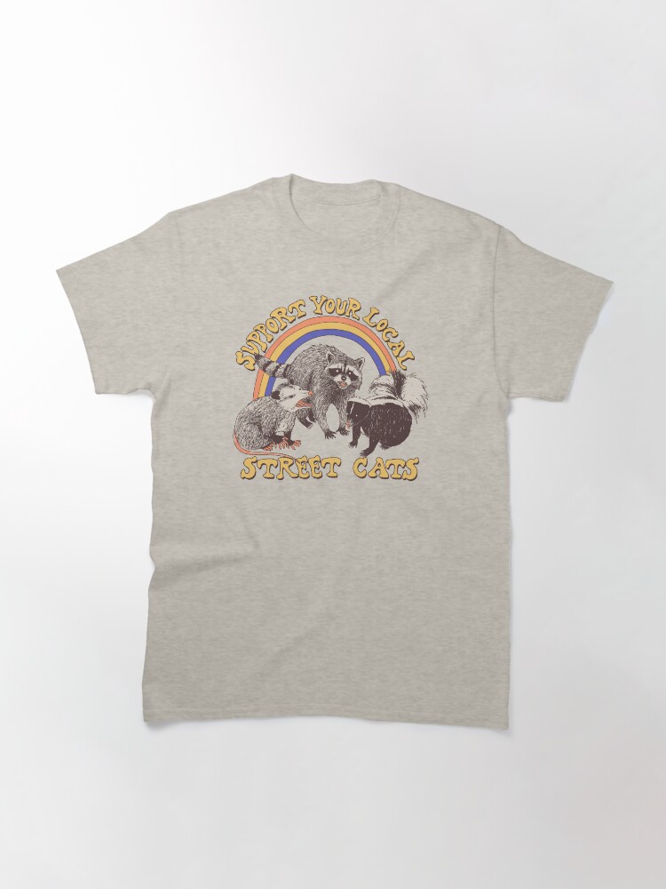 Aperçu 3 sur 7. T-shirt classique avec l'œuvre Chats de rue créée et vendue par wytrab8.