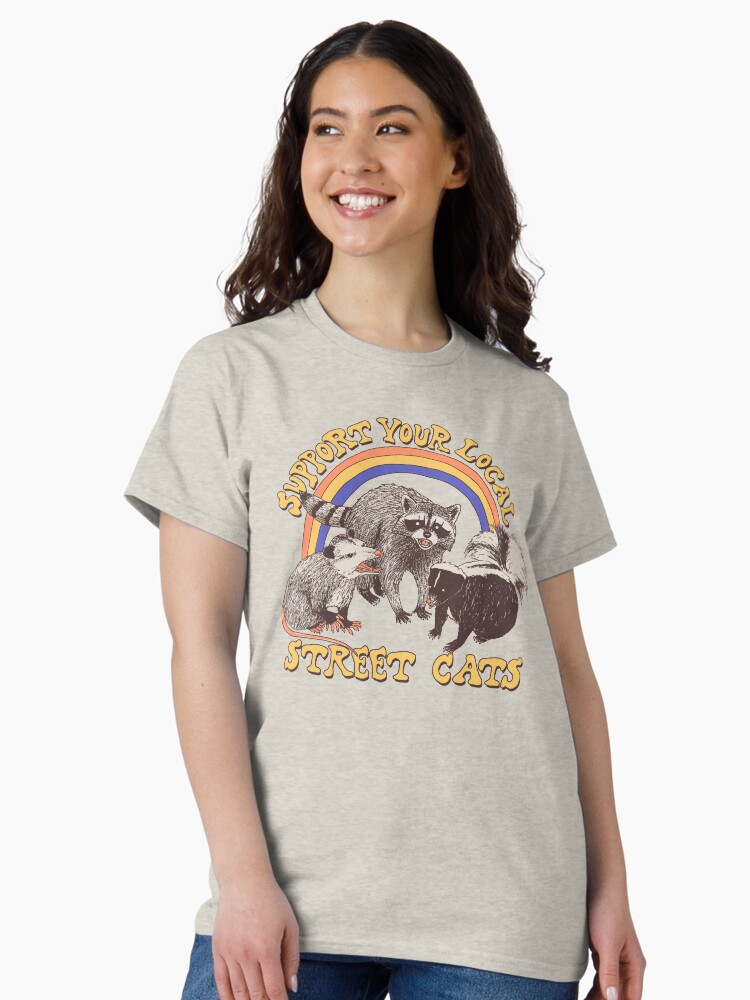 Aperçu 2 sur 7. T-shirt classique avec l'œuvre Chats de rue créée et vendue par wytrab8.
