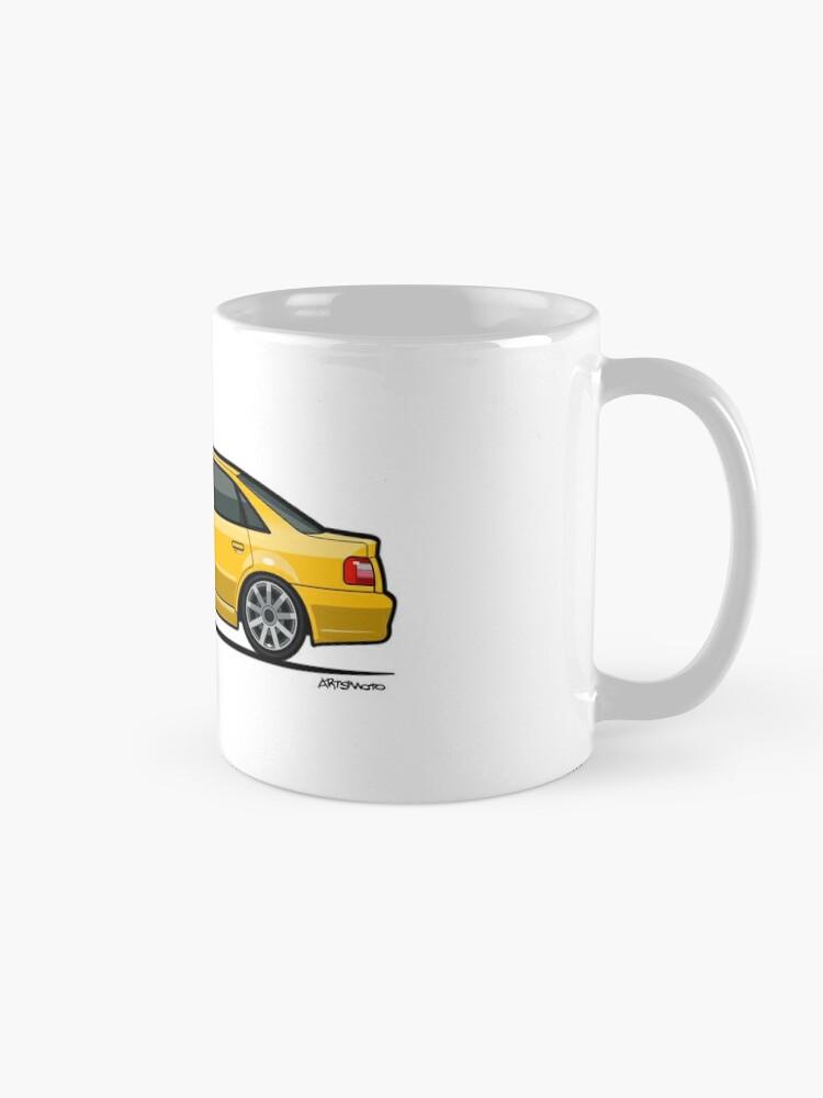 Mug à café for Sale avec l'œuvre « Audi A4 S4 Quattro B5 Berline Type 8d  Jaune Imola » de l'artiste monkeycom