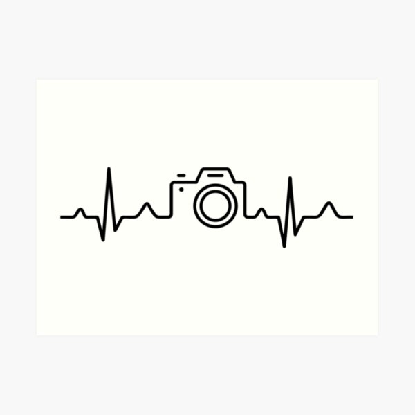 one line drawing camera Heart Beat 2862573 Vector Art at Vecteezy