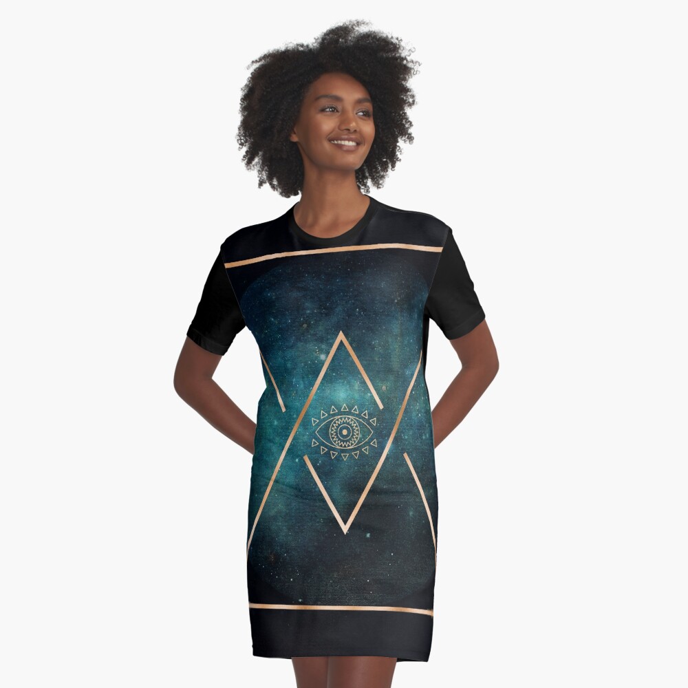 Aperçu de l'œuvre Robe t-shirt créée et vendue par naturemagick.
