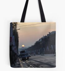 Paris s'eveille Tote Bag