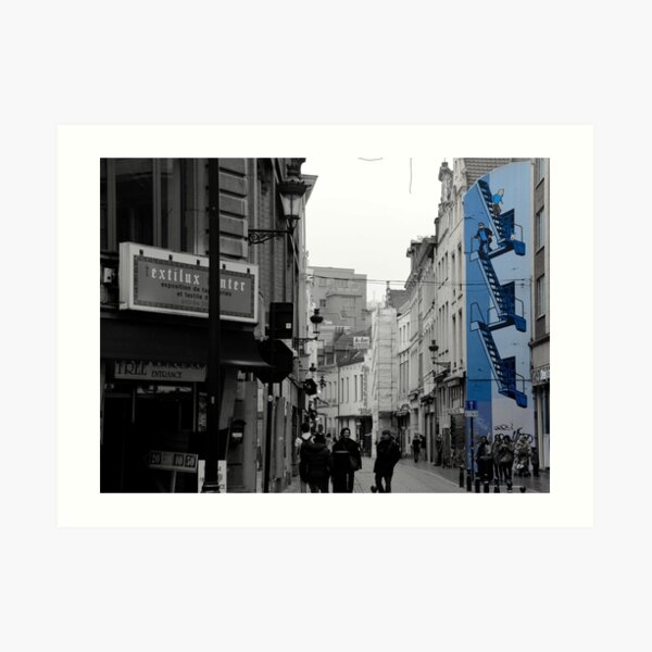 il y a des graffitis dédiés au personnage. J'ai particulièrement aimé l'escalier bleu ici. Impression artistique