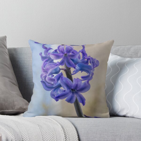 Aperçu de l'œuvre Miniature hyacinth créée et vendue par Derek Corner.