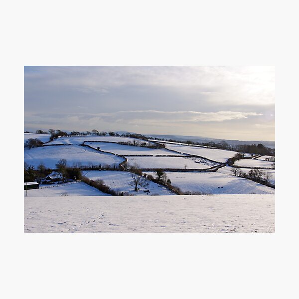 Artikel-Vorschau von The Tywi Valley in the snow, designt und verkauft von Tarquin.