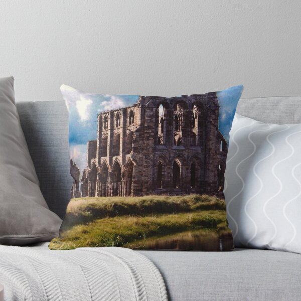 Artikelvorschau, Old Cathedral at Whitby, England entworfen und verkauft von jodesw.