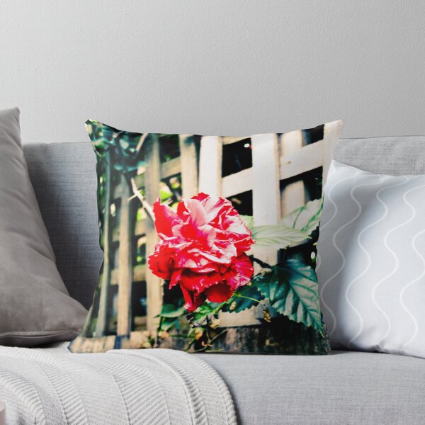 Artikelvorschau, Bleached Red Flower entworfen und verkauft von MattLew.