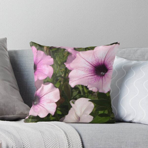 Artikelvorschau, Purple Petunias entworfen und verkauft von Paul S.  Atkinson.