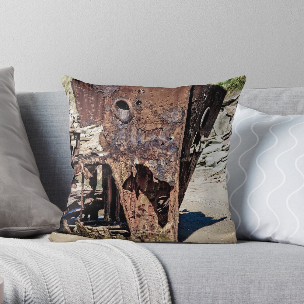 HMQS Gayundah Throw Pillow