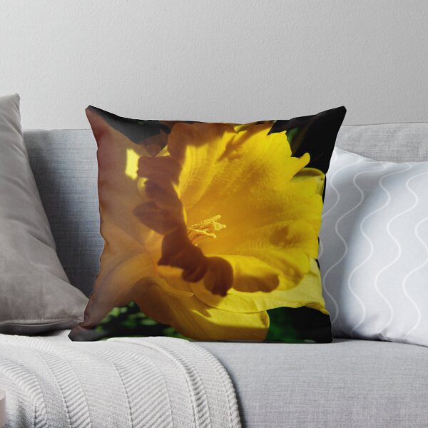 Daffodil Light Throw Pillow