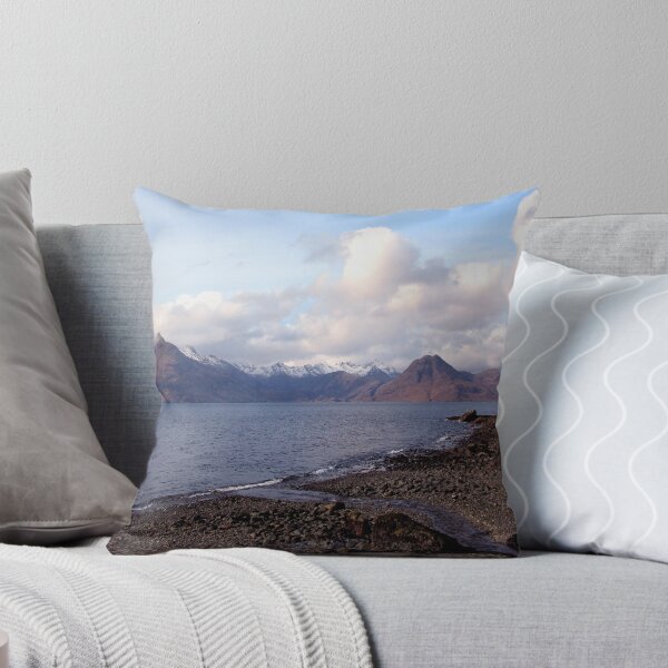 Item preview,  el mar Loch Coruisk se encuentra dentro del semicírculo de las montañas Cuillin.

Cámara compacta Canon A640

! http: //images-3.redbubble.com/img/art/framecolor: black / framestyle: flat30 / mattecolor: off% 20white / product: framed-print / size: s designed and sold by jacqi.
