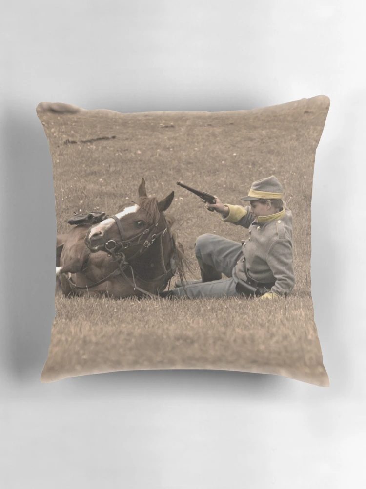 Thumbnail 3 von 4, Kissen, Fallen Rider designt und verkauft von Buzzimage.