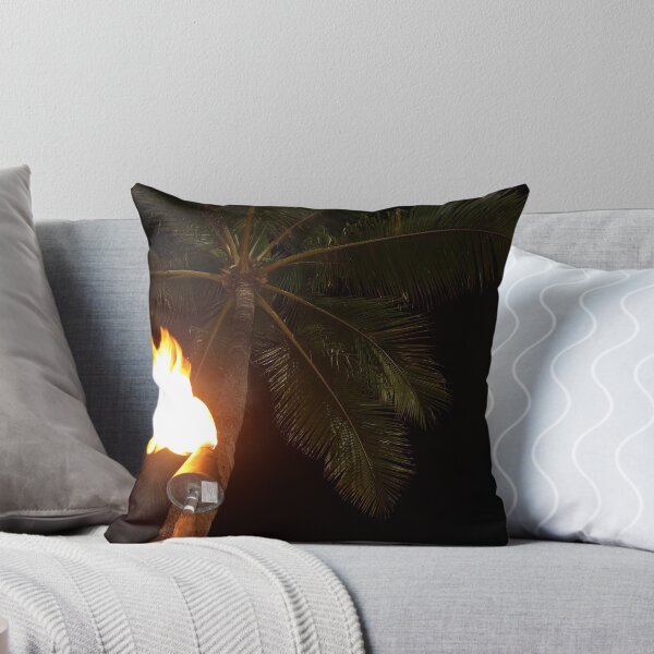 Aperçu de l'œuvre Waikiki Torchlight créée et vendue par Jimson Carr.