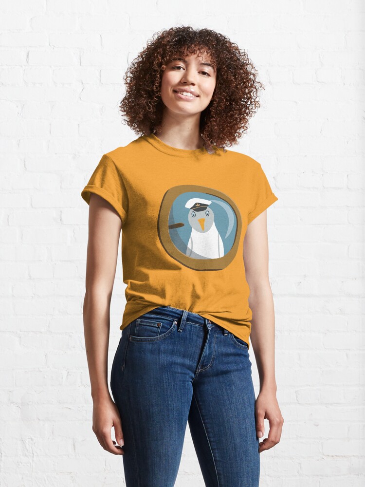 Alternate view of Funny seagull captain behind bull's eye on ship Classic T-Shirt