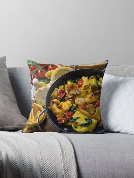 Artikel-Vorschau von  deshalb "Pappardelle in meinem Haus"

250 g Pappardelle
10 Kirschtomaten
5 Knoblauchzehen
125g exotische Pilze
1 Handvoll Babyspinat
2 EL natives Olivenöl
1/2 TL Chiliflocken

Diese sind eher wie breite Tagliatelle und ich habe das Gericht so z, designt und verkauft von John Hooton.