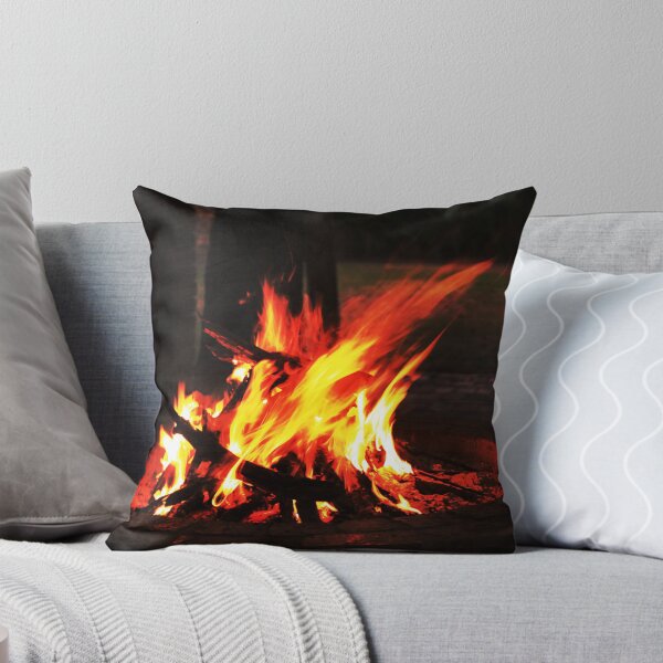 Aperçu de l'œuvre  nous avons allumé un feu de joie. J'adore les images de feu - elles sont tellement vivantes et amorphes et la couleur est juste divine. S'asseoir devant un feu comme celui-ci aide à expliquer la fascination de l'homme pour le feu. créée et vendue par Gideon van Zyl.