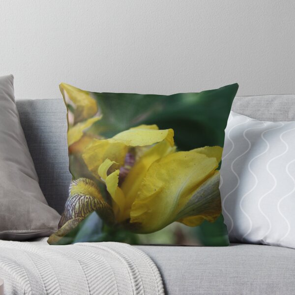 Artikelvorschau, Yellow Elegance entworfen und verkauft von Rebecca Wilcox.