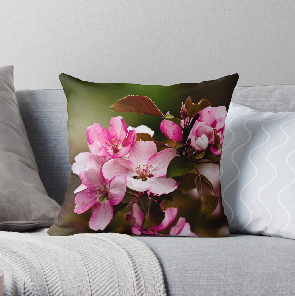 花見 Throw Pillow