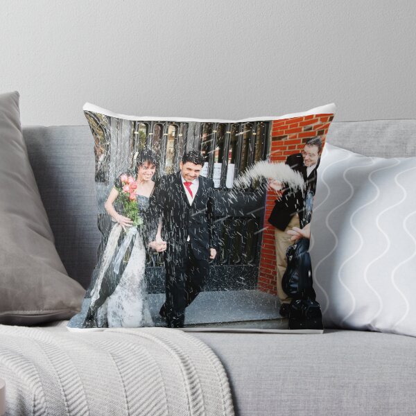 ¡Arroz, Arroz y mas Arroz! (¡Rice, Rice and more Rice!) Throw Pillow