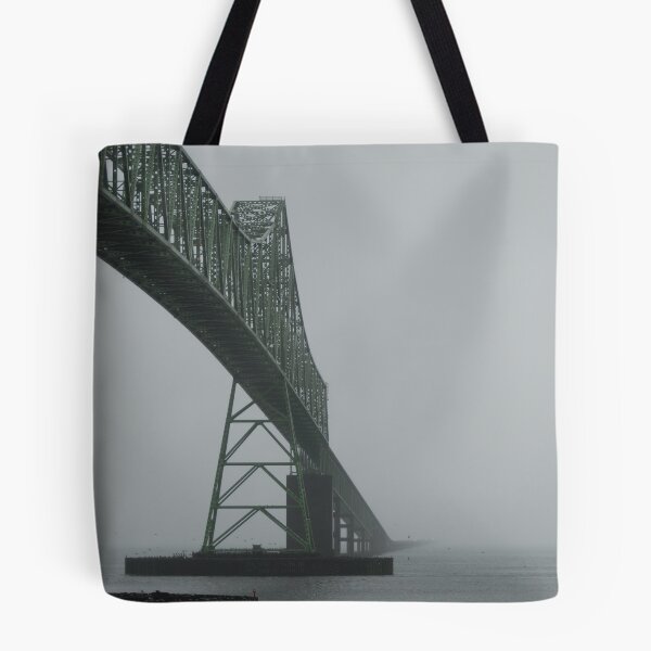 Artikelvorschau,  Oregon am letzten Wochenende und das ist es, was ich aus meinem Fenster aufgewacht bin. Normalerweise sehen Sie den Bundesstaat Washington am Ende dieser Brücke. Persönlich liebe ich Nebel und wurde gekitzelt, um dies zu sehen. Beachten Sie die Vögel her entworfen und verkauft von Edith Farrell.