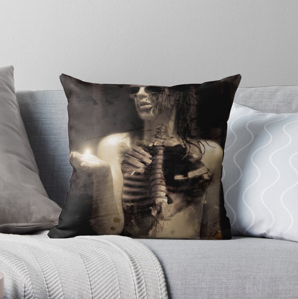 illuminatus anima Throw Pillow