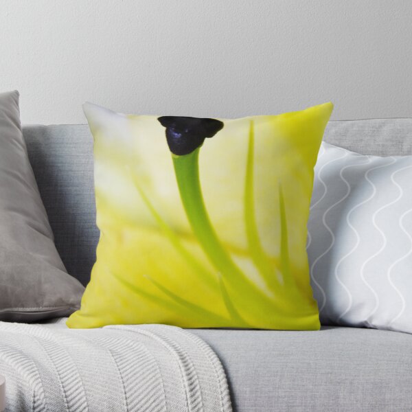 Love Shape Stamen Throw Pillow