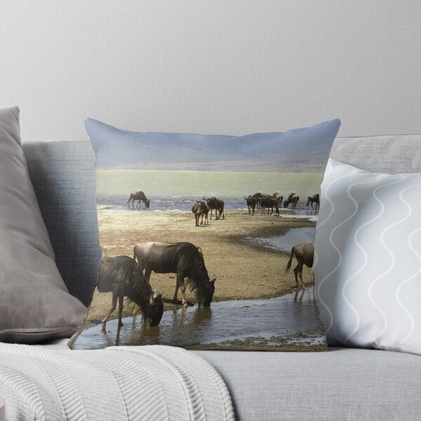 Artikelvorschau, Wildebeeste at Lake Magadi, Ngorongoro Crater, Tanzania entworfen und verkauft von Bev Pascoe.