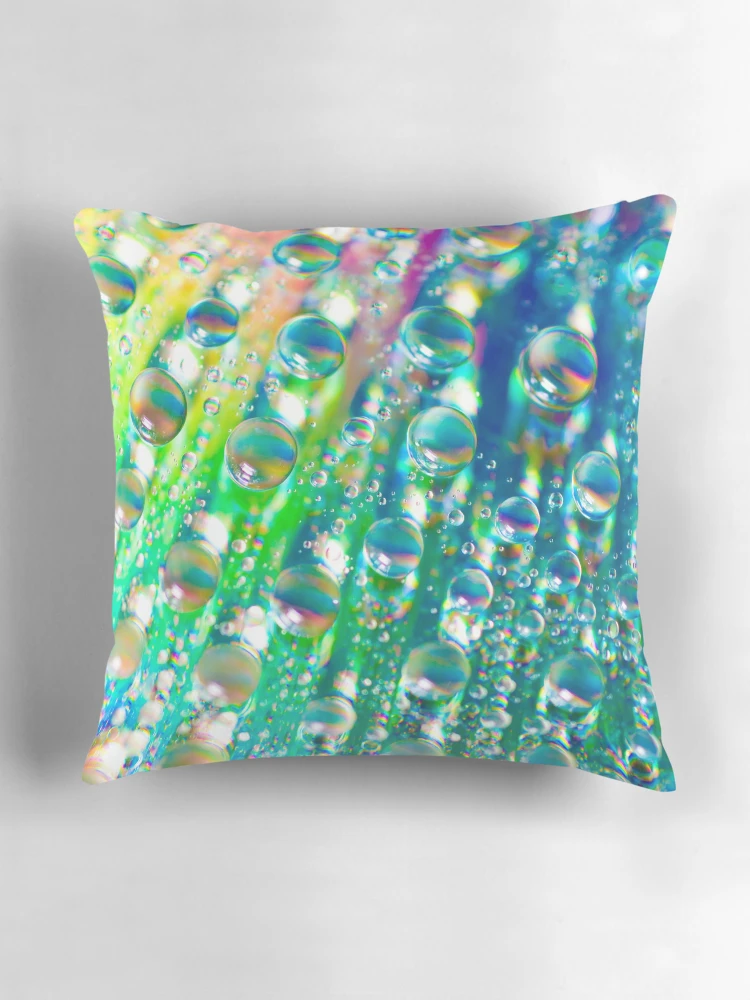 Aperçu 3 sur 4. Coussin avec l'œuvre Temperature Inversion créée et vendue par Andy Brooks.