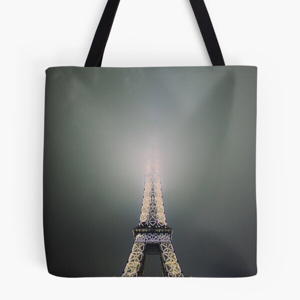 Artikelvorschau, Eiffel tower lightning in fog entworfen und verkauft von 64iso.