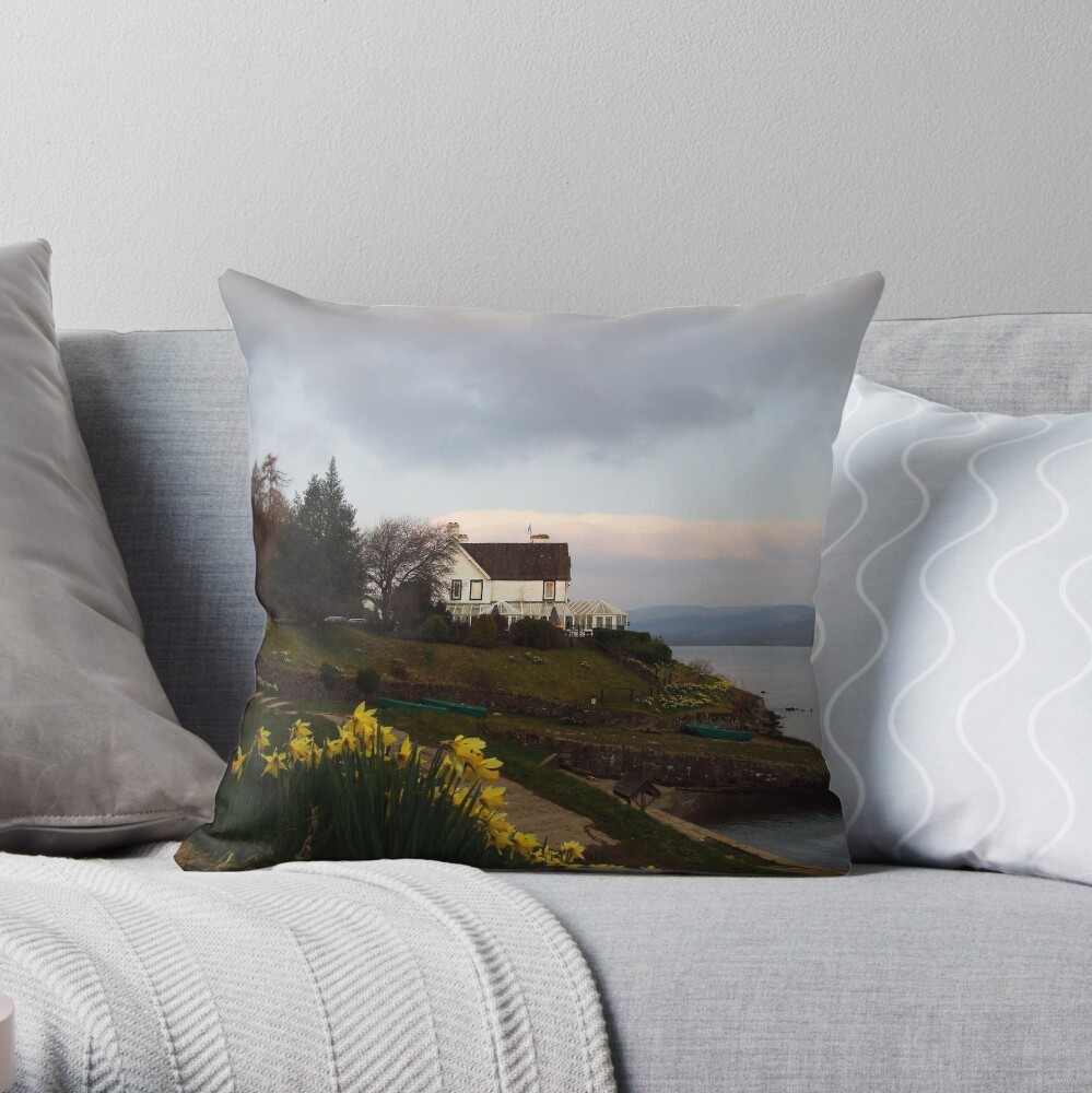 Port Sonachan Hotel Throw Pillow