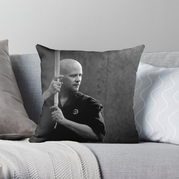 Hassou Throw Pillow