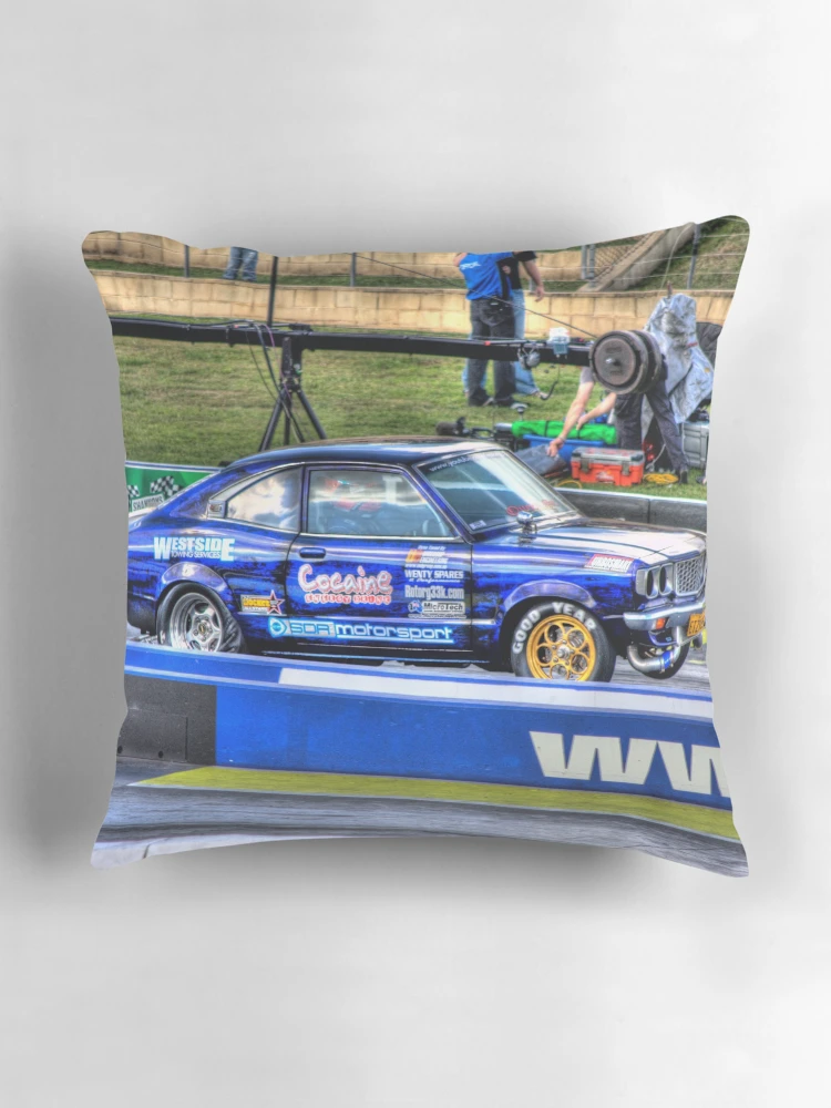 Aperçu 3 sur 4. Coussin avec l'œuvre LANCEMENT ROTATIF créée et vendue par MIGHTY TEMPLE IMAGES.