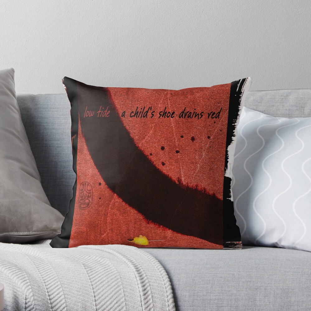low tide Throw Pillow