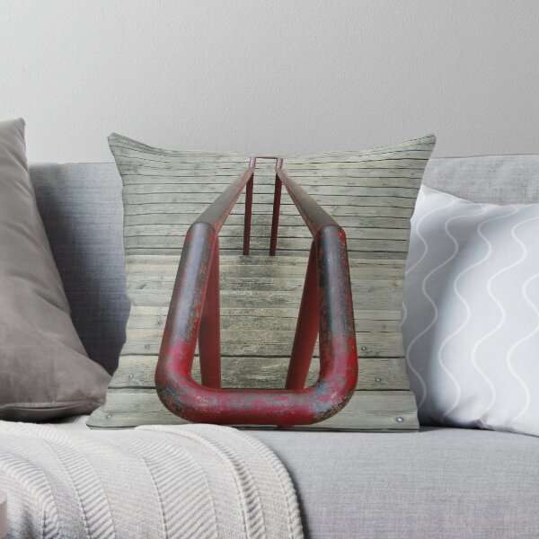 Mais Peix Throw Pillow