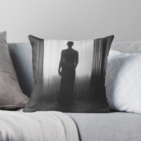 3 seconds story...(2) Throw Pillow