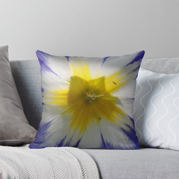 Aperçu de l'œuvre Backlit Flower créée et vendue par Adam Bykowski.