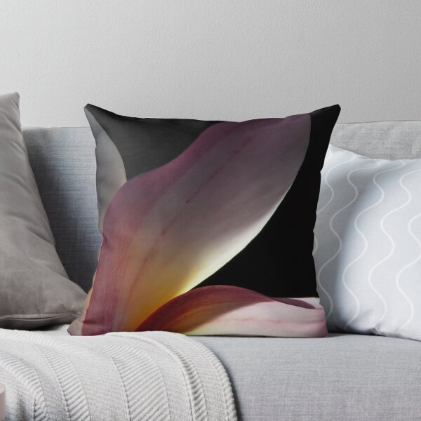 Behind the petals Throw Pillow