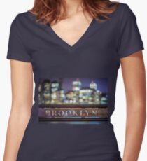 Camiseta entallada de cuello en V Out Of Brooklyn