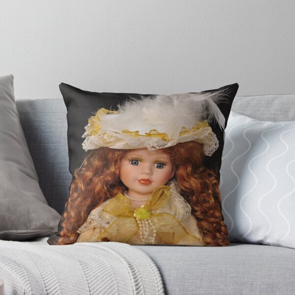 Artikelvorschau, Doll with feathered hat entworfen und verkauft von mltrue.