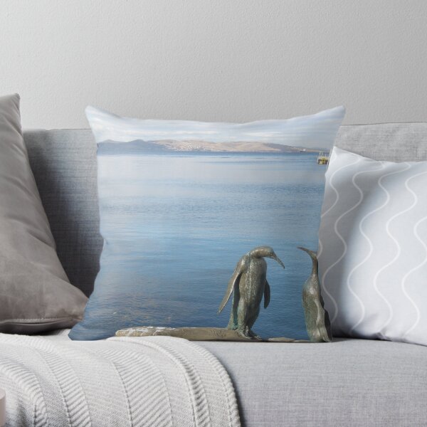 Those Burds dinnae wurry me, am' clean. Throw Pillow