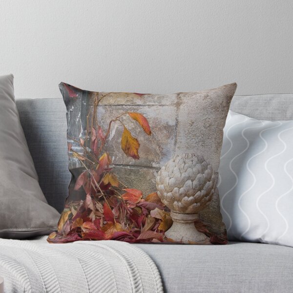 Artikelvorschau, Fall in a French Courtyard entworfen und verkauft von Leslie Nicole.